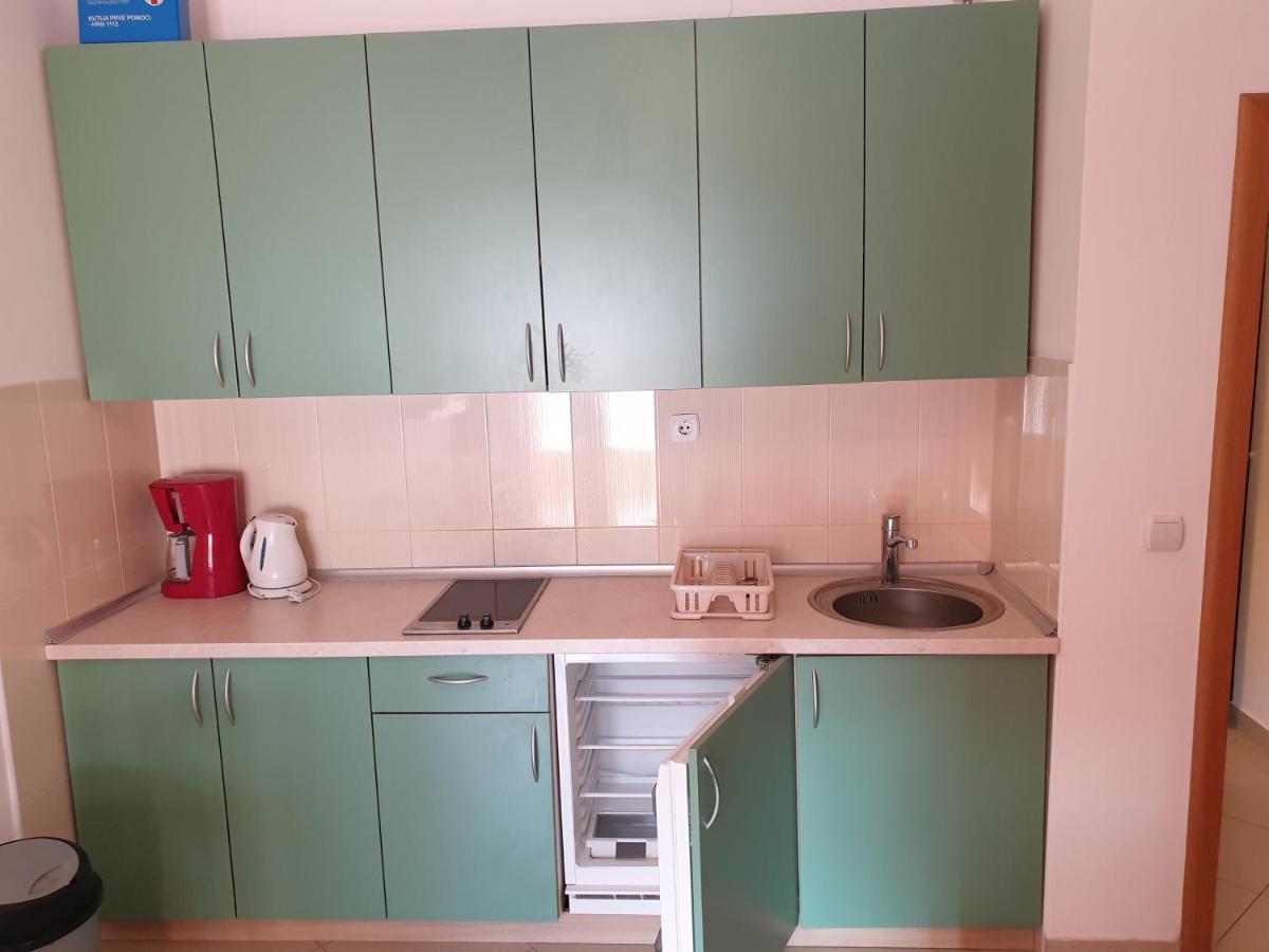 Apartments Knezovic Gradac  Bagian luar foto