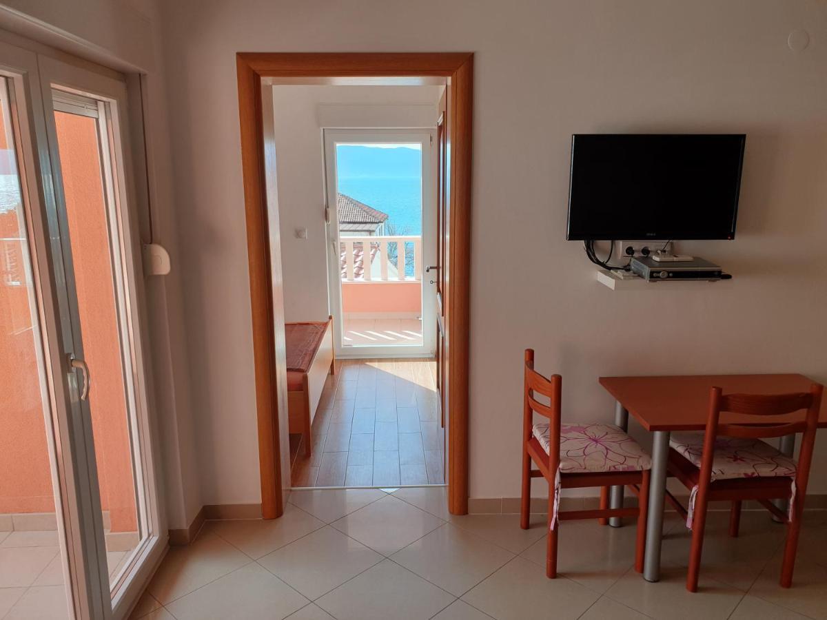 Apartments Knezovic Gradac  Bagian luar foto