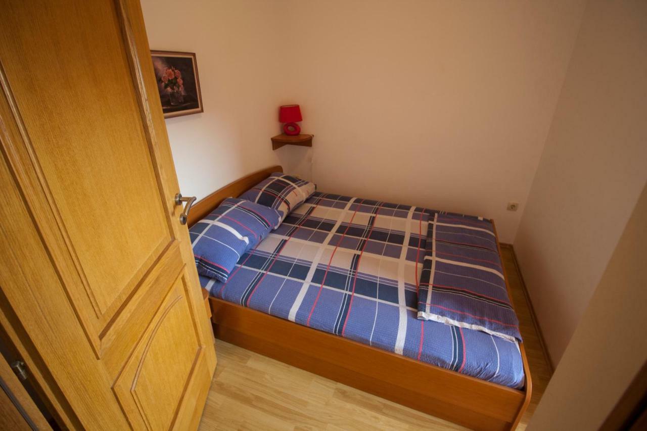 Apartments Knezovic Gradac  Bagian luar foto