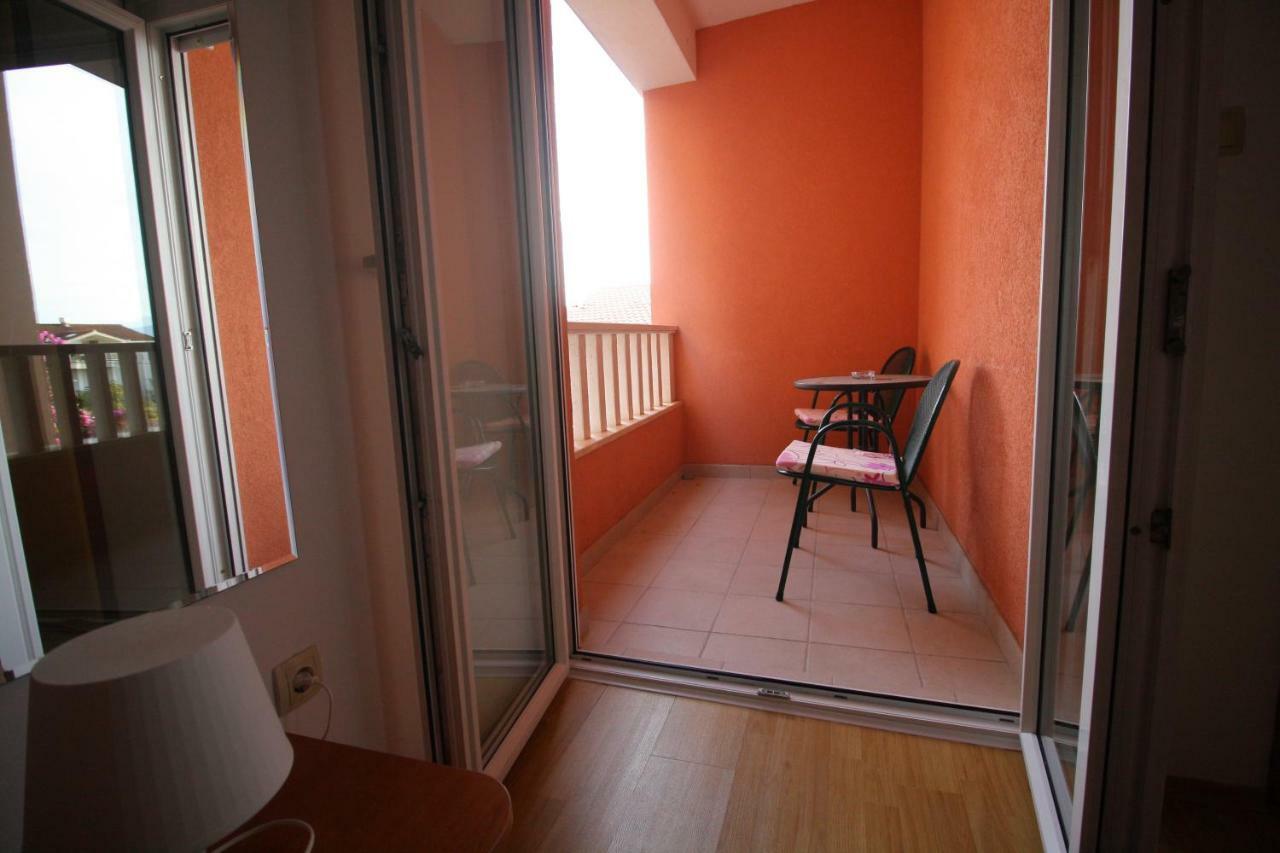 Apartments Knezovic Gradac  Bagian luar foto