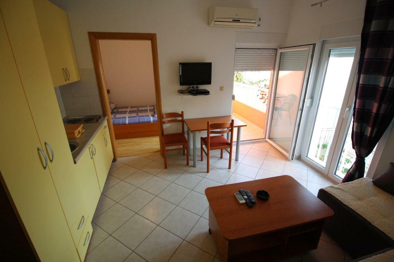 Apartments Knezovic Gradac  Bagian luar foto