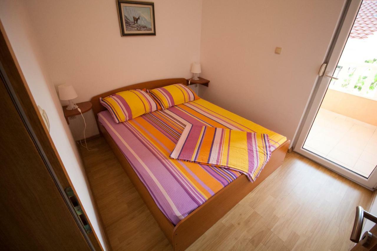Apartments Knezovic Gradac  Bagian luar foto