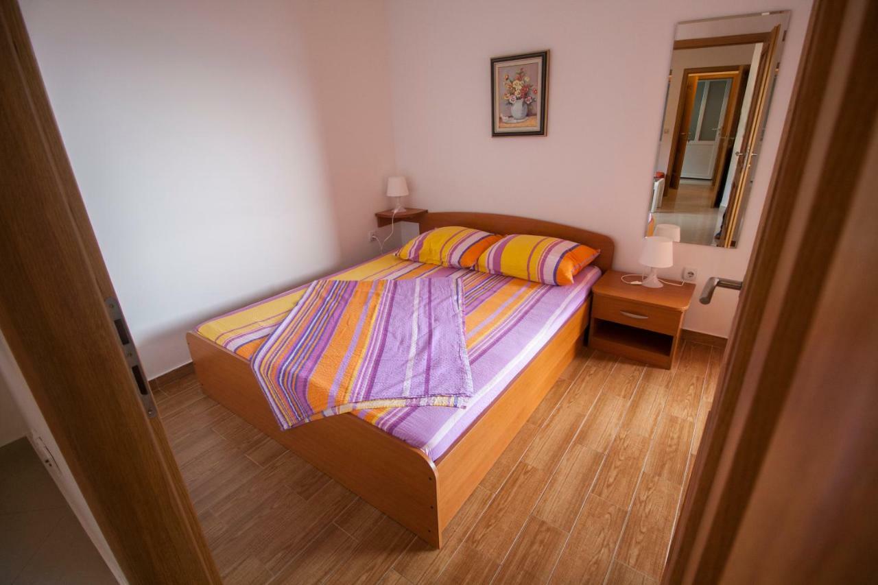 Apartments Knezovic Gradac  Bagian luar foto