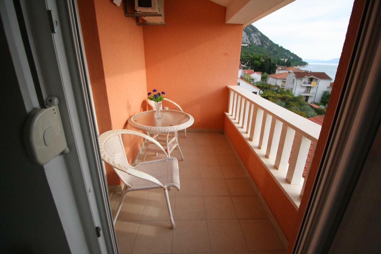 Apartments Knezovic Gradac  Bagian luar foto