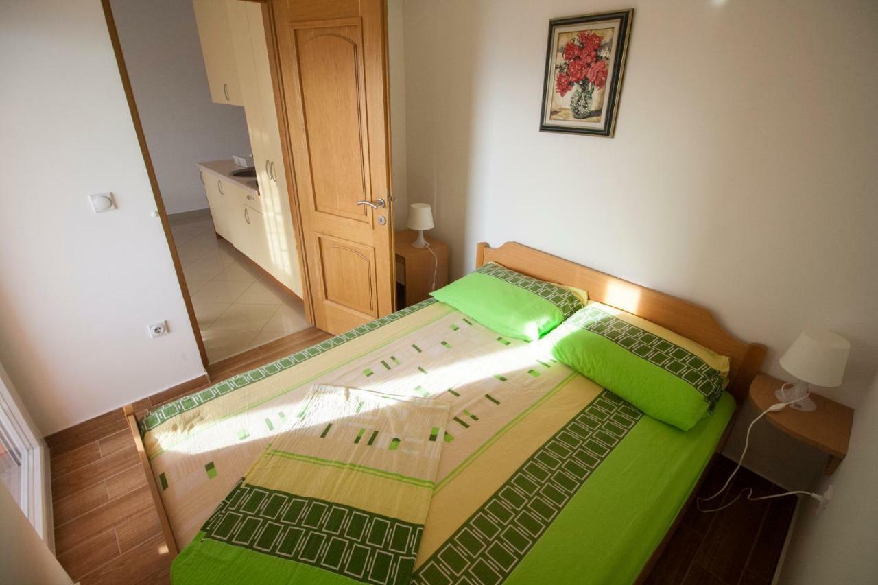 Apartments Knezovic Gradac  Bagian luar foto