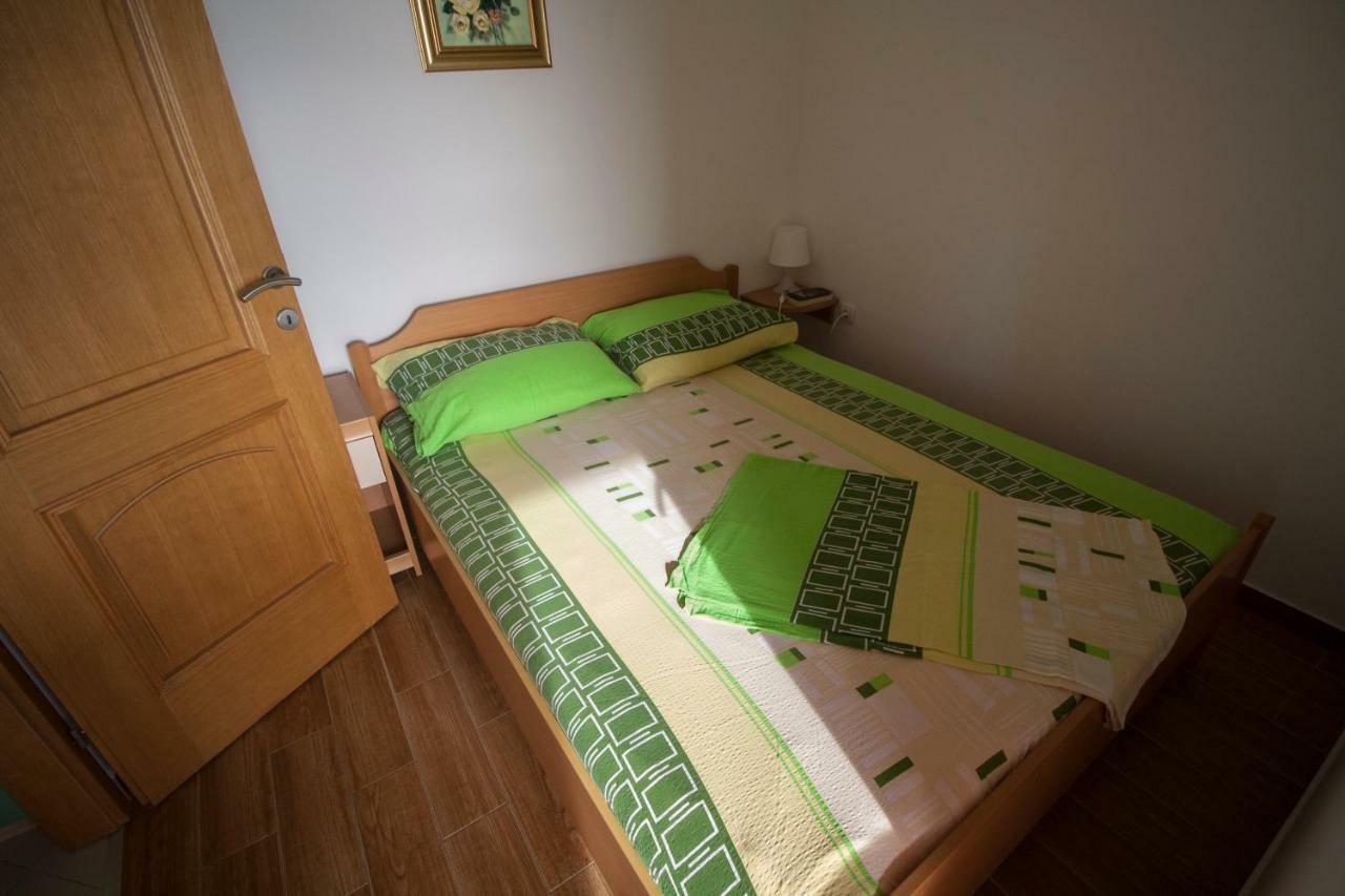 Apartments Knezovic Gradac  Bagian luar foto