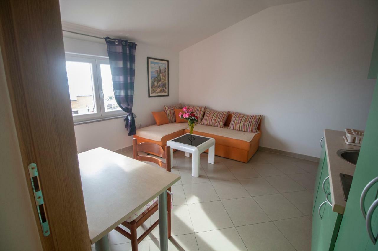 Apartments Knezovic Gradac  Bagian luar foto