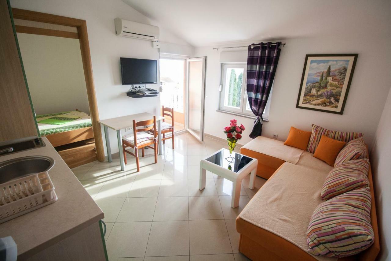 Apartments Knezovic Gradac  Bagian luar foto