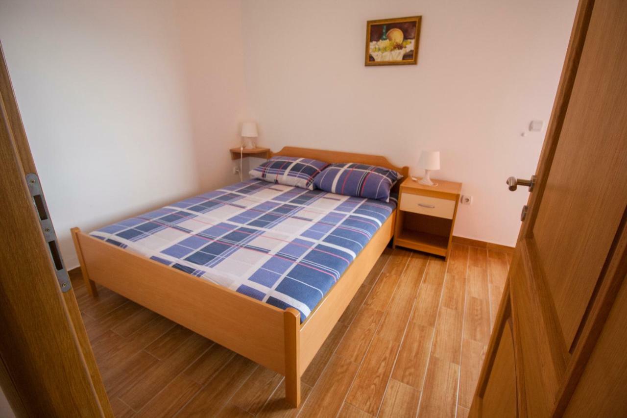 Apartments Knezovic Gradac  Bagian luar foto