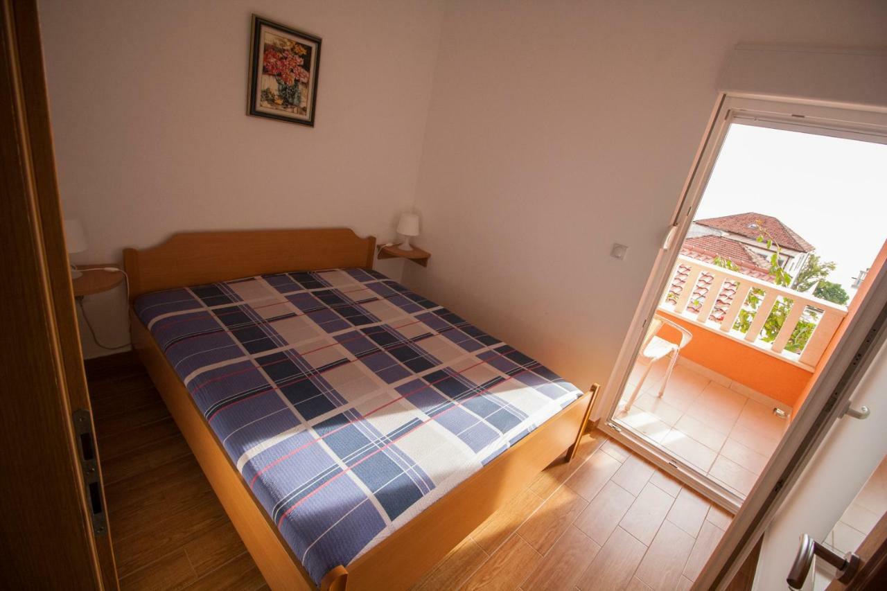 Apartments Knezovic Gradac  Bagian luar foto