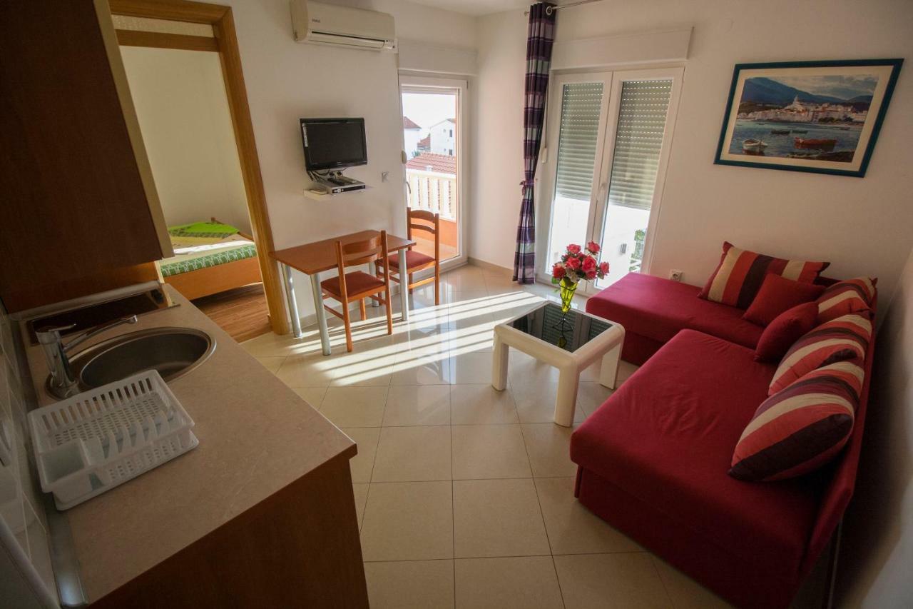 Apartments Knezovic Gradac  Bagian luar foto
